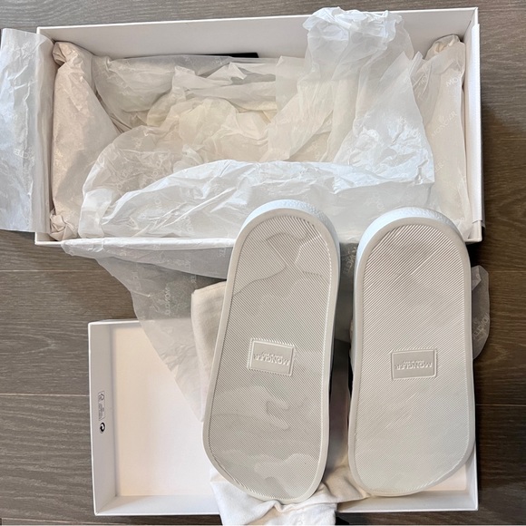 Moncler Pool Slides sz 43 - Picture 6 of 7